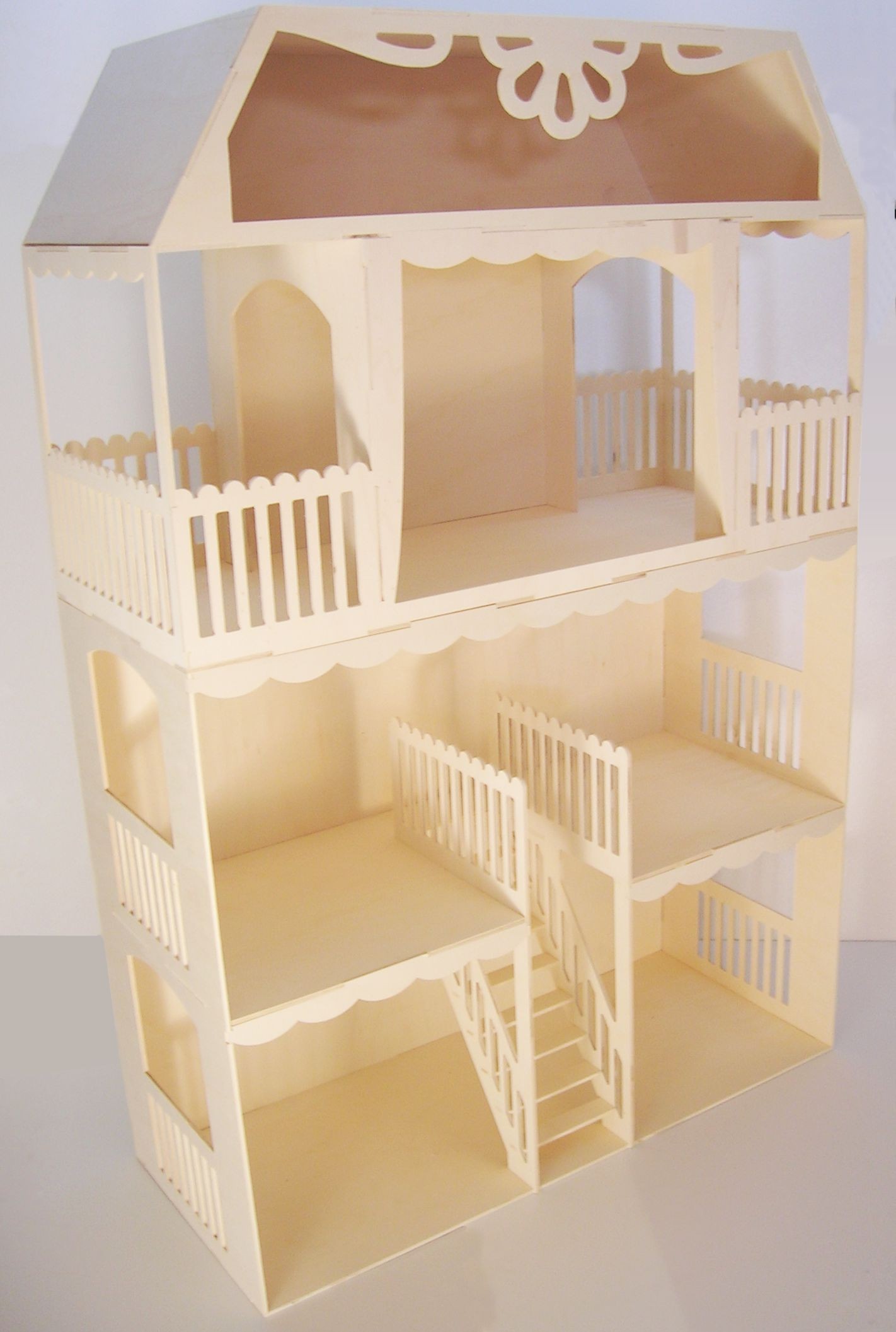 Fabriquer une maison de poupées en bois - L'Atelier par Brico Privé