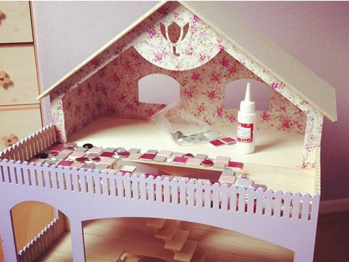 Maison de poupées en bois avec accessoires pour poupées de 7 à 12
